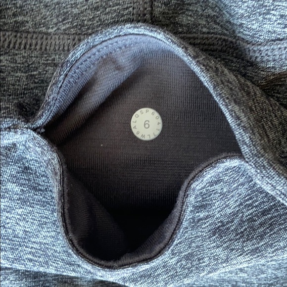 Lululemon Tied To It Crop, Sz 6 - Picture 5 of 7